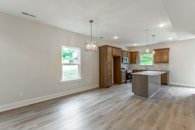 Building Photo - 4737 Heiskell Dr