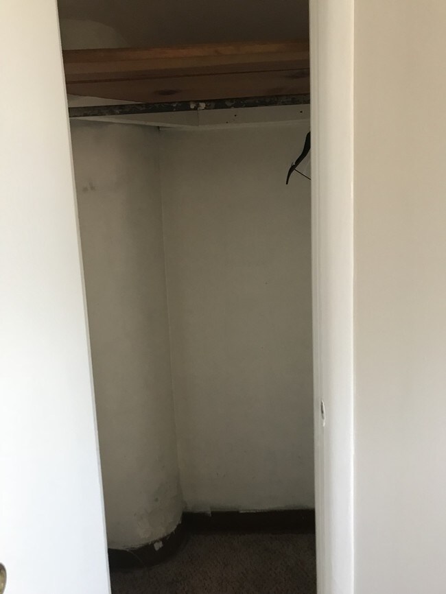 Building Photo - 1 Bedroom Apartment Great Location