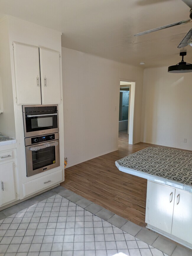 Foto del edificio - 336 S Ynez Ave