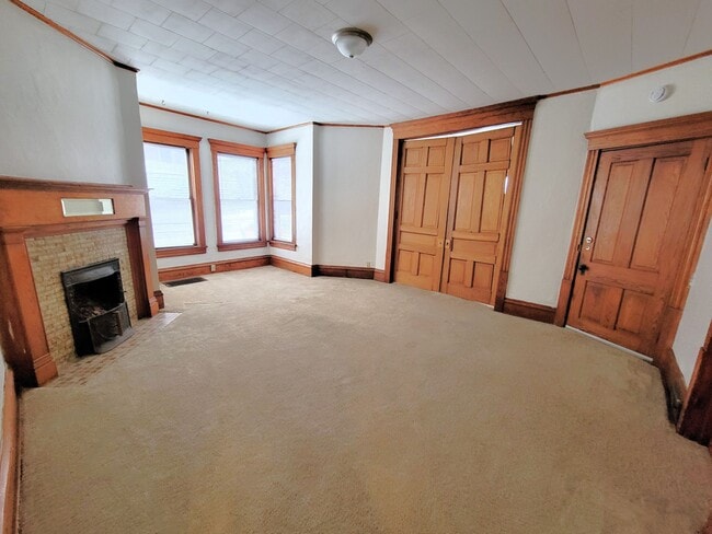 Building Photo - 210 N Fremont St