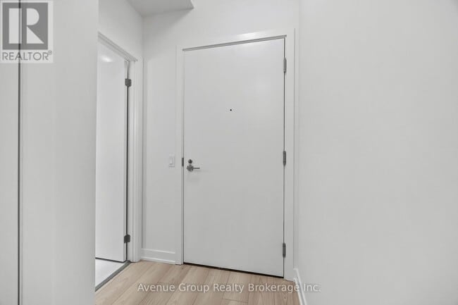 Photo du bâtiment - 110 Broadway Ave