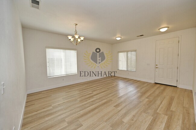 Foto del edificio - 6083 E Andrews Ave