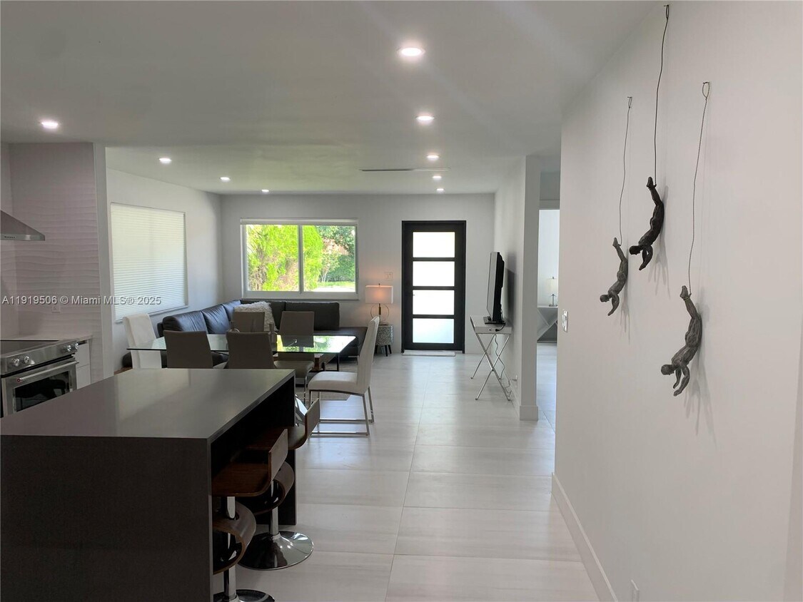 Foto principal - 1546 Van Buren St