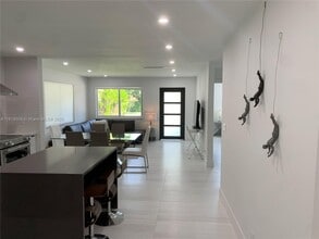 Building Photo - 1546 Van Buren St