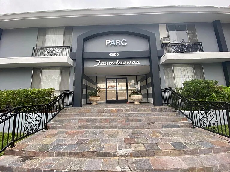 Foto principal - 10535 Lindley Ave