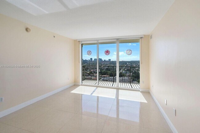 Foto del edificio - 3232 SW 22nd St
