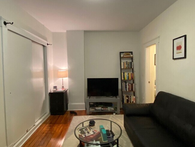 Foto del edificio - 9/1 Rare 2BR/2BA apartment in the heart of...