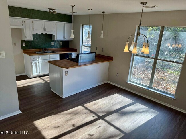 Building Photo - 4289 Brighton Dr