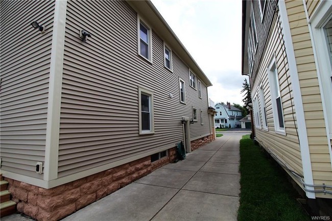 Building Photo - 3 bedroom in Buffalo NY 14216