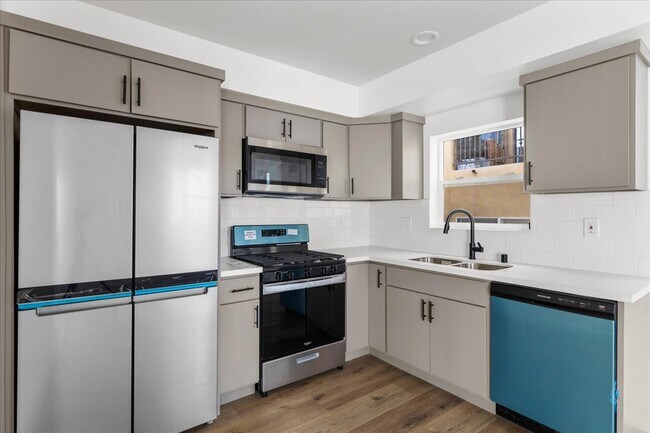 Foto del edificio - 6322 Willoughby Ave