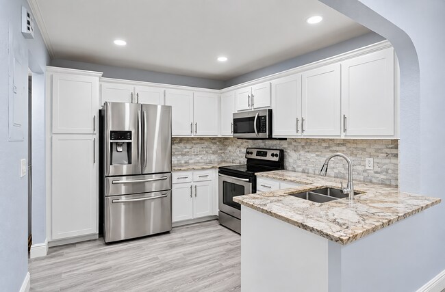Building Photo - 4012 Palm Bay Cir