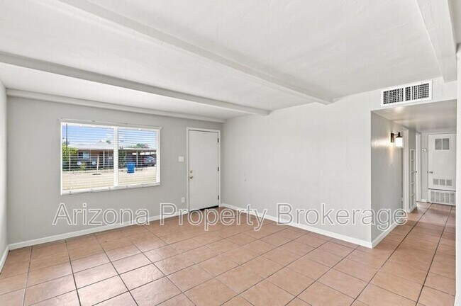 Foto del edificio - 3302 W Solano Dr S