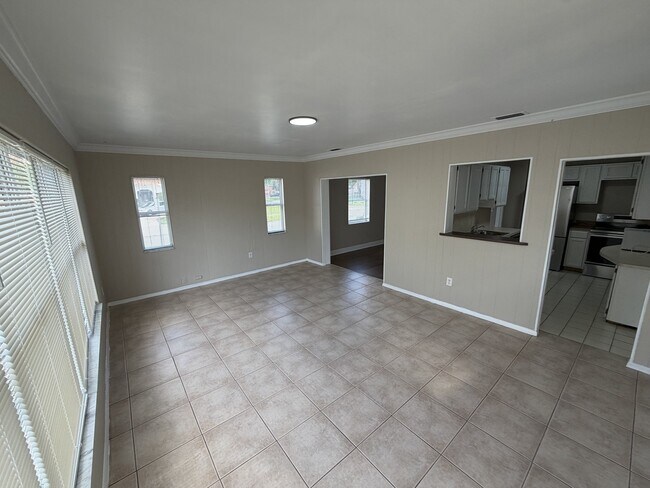 Foto del edificio - 1931 Staunton Ave