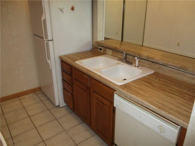 Foto del edificio - 6122 Ridgecrest Rd