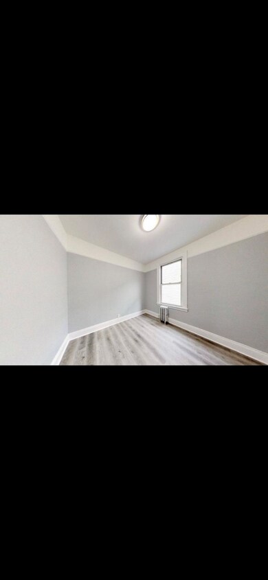 Foto del edificio - 296 Avenue W