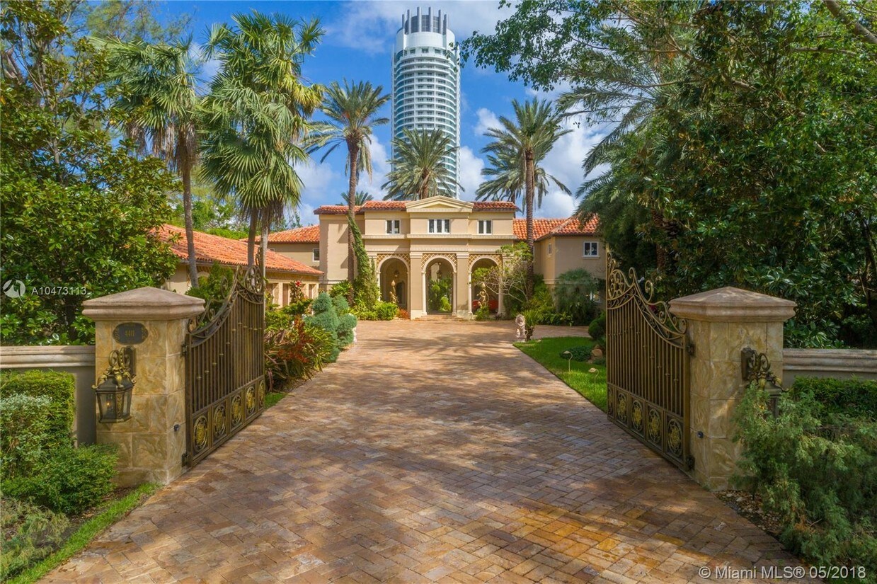 Foto principal - 4411 Pine Tree Dr