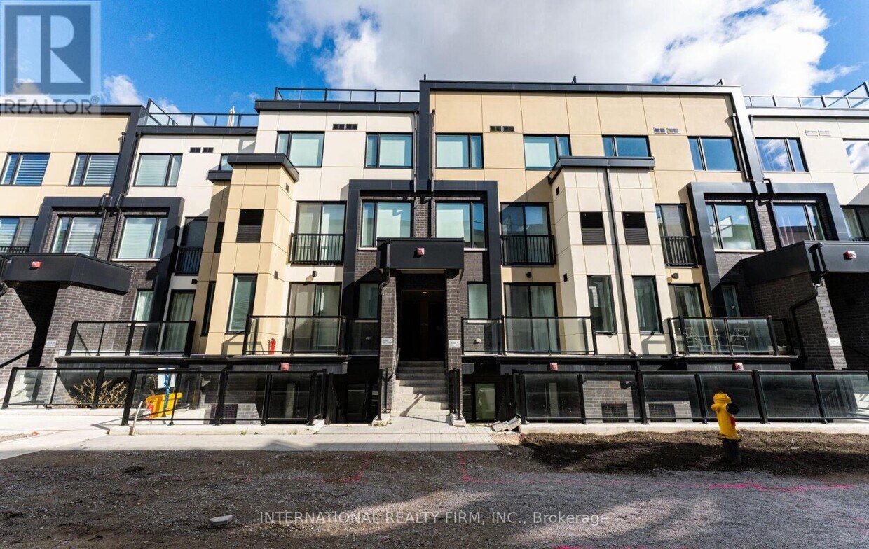 Photo principale - 1650 Victoria Park Ave