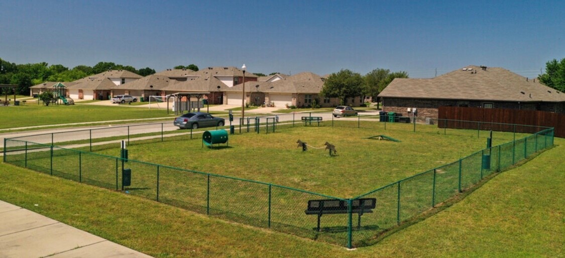 Foto principal - 3301 Wagon Trail Dr