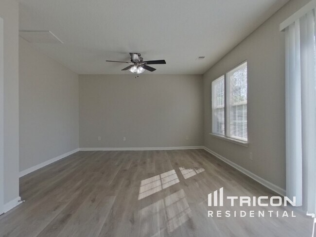 Foto del edificio - 221 Meyer Ln