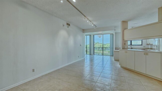 Foto del edificio - 5400 Eagles Point Cir