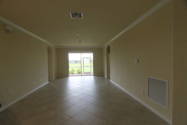 Building Photo - **NEW PHOTOS COMING SOON*** REFLECTION LAK...