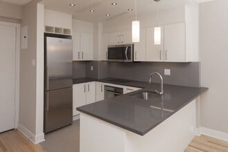 Building Photo - 3468 Rue Drummond