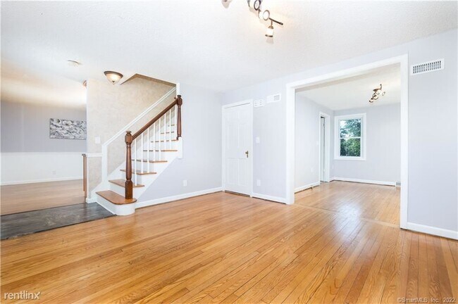 Building Photo - 5 br, 2 bath House - 599 Nott St
