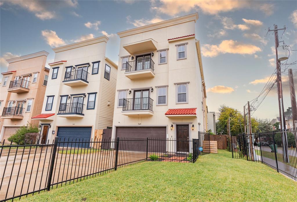 Foto principal - 545 T C Jester Blvd