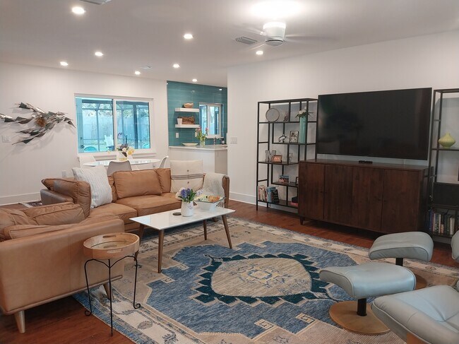 Foto del edificio - 2587 Ringling Blvd