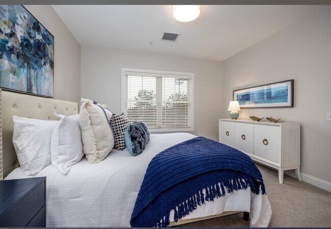 Building Photo - 5793 Greystone Dr