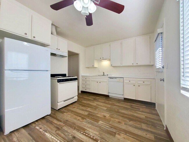 Building Photo - Rosewood Villas: 2 Bedrooms, 1 Bathroom - ...