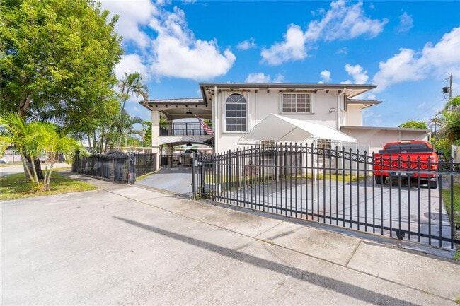 Foto del edificio - 1541 E 6th Ct