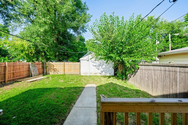 Building Photo - 906 Villa Ave