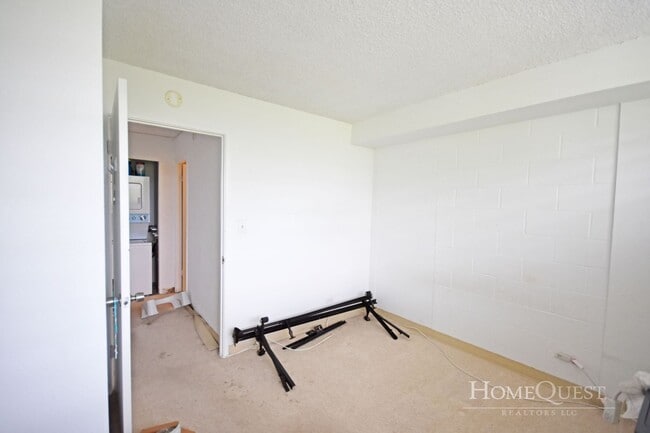 Building Photo - View!  2/1/1 - Mountain View Terrace - $24...