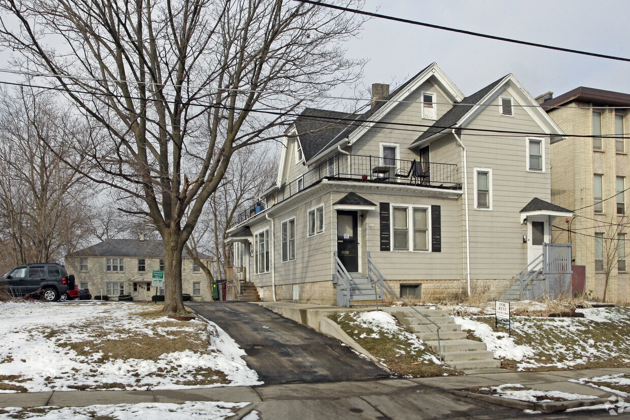 Primary Photo - 2027-2035 N Cambridge Ave
