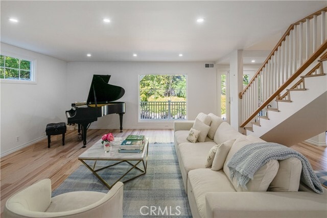 Foto del edificio - 3350 Berry Dr