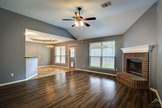 Building Photo - 3323 Mugsy Dr