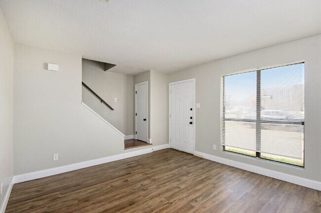 Foto del edificio - Great 2 Bdrm 1.5 Bath Duplex - Keller, TX