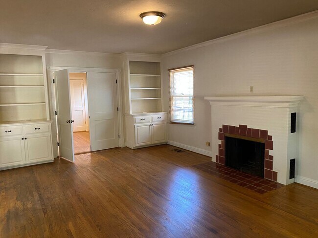 Foto del edificio - AVAILABLE JULY - Classic SLO Home with Cha...
