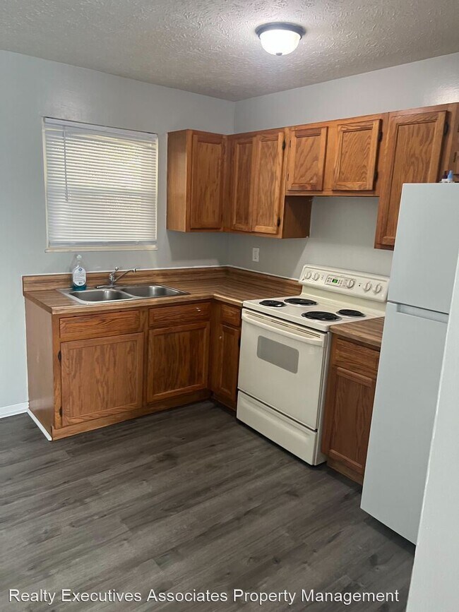 Building Photo - 2 br, 1 bath House - 723 West Casey Drive,...