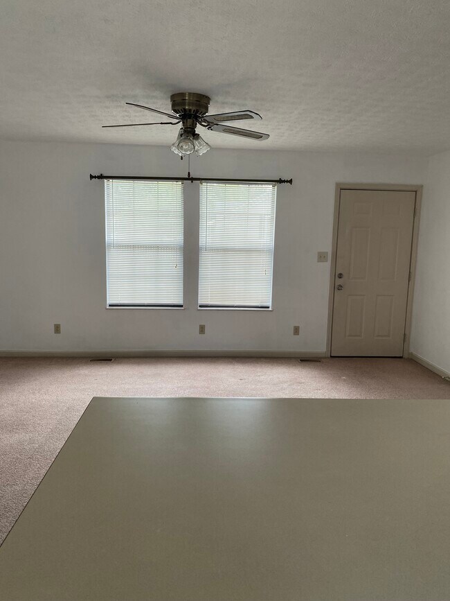 Foto del edificio - 229 Doughty Dr
