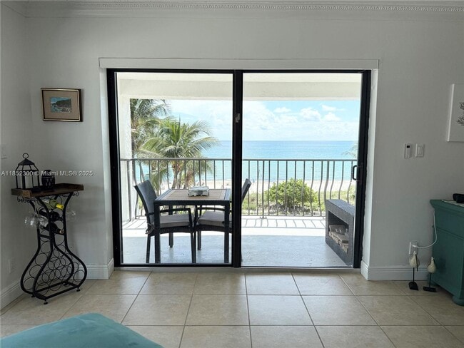 Foto del edificio - 5415 Collins Ave