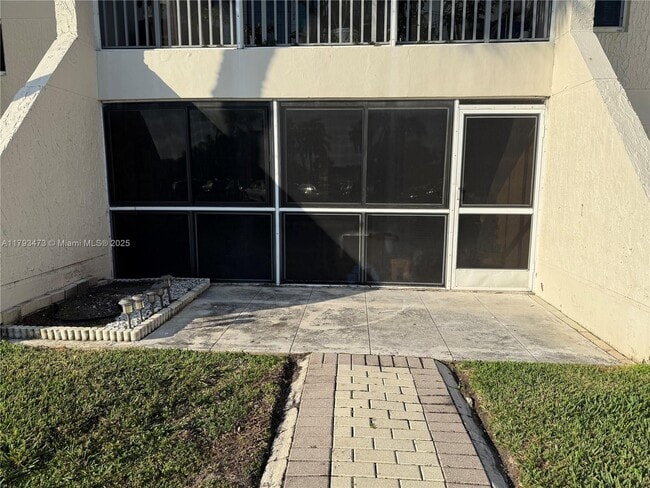 Foto del edificio - 120 Lakeview Dr