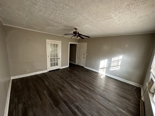 Building Photo - 128 Palmer unit 3 Studio
