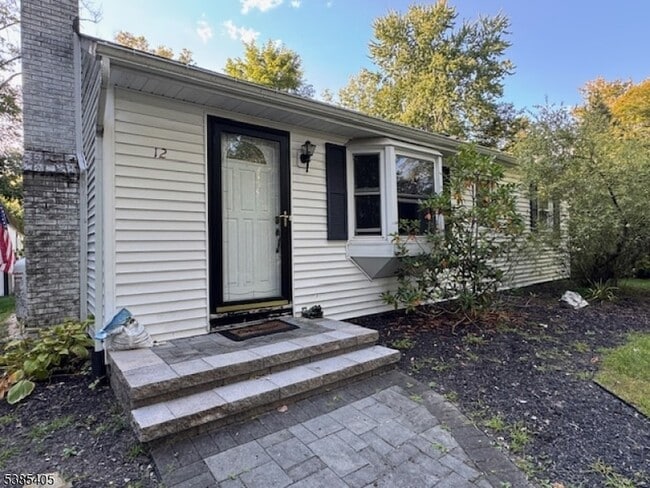 Foto del edificio - 12 Upper Lake Dr