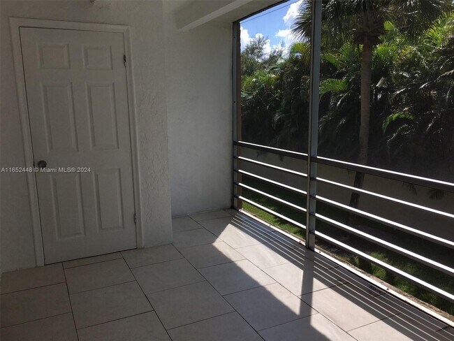 Foto del edificio - 10110 Boca Entrada Blvd