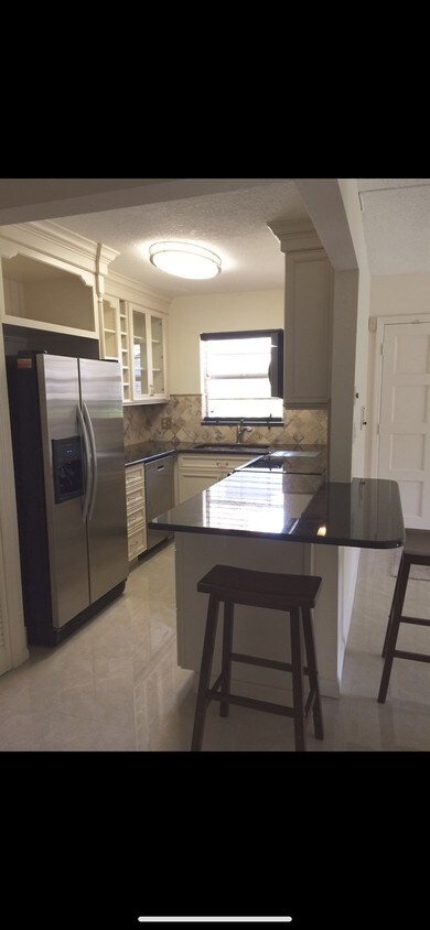 Foto principal - 1050 NW 13th St