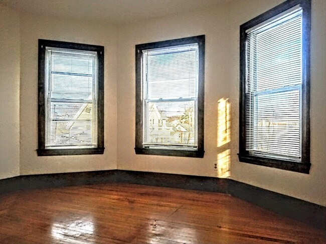 Building Photo - 44 B Park St