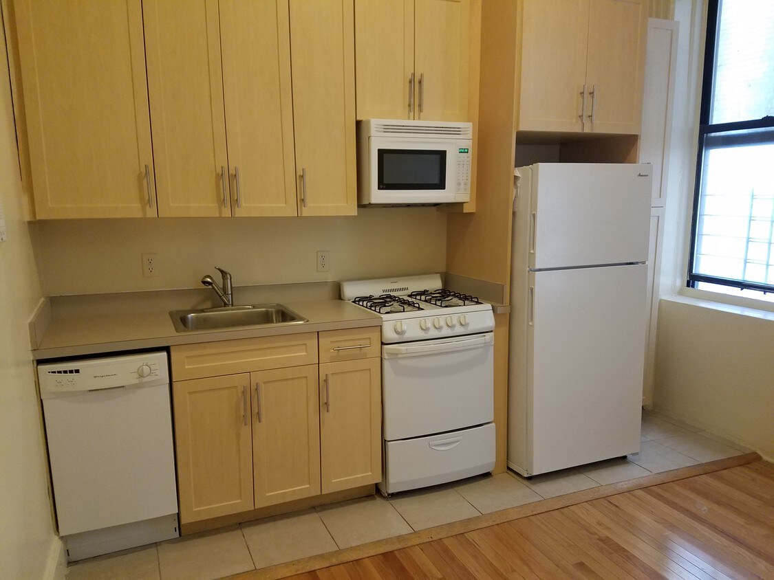 Primary Photo - 961 St Nicholas Ave