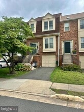 Building Photo - 14015 Red River Dr